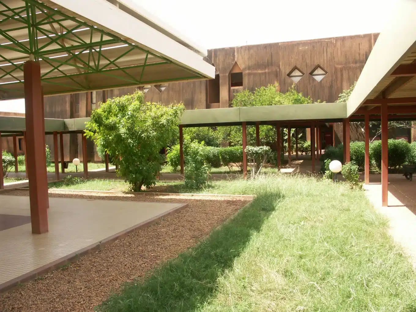 ECOLE DES MINES DE L'INDUSTRIE ET DE LA GÉOLOGIE